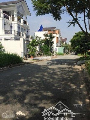 bán gấp căn nhà phố kdc 13c green life - dt 5x18 - 1tr-1l-3l-st- gía 8,2ty- sổ hồng- 