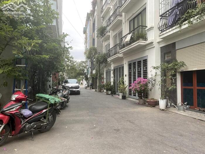 Hình ảnh Bán đất tổ 8 Thạch Bàn, đường thông ô tô tránh giá chỉ 10,7 tỷ có ngay 65,6m2 3