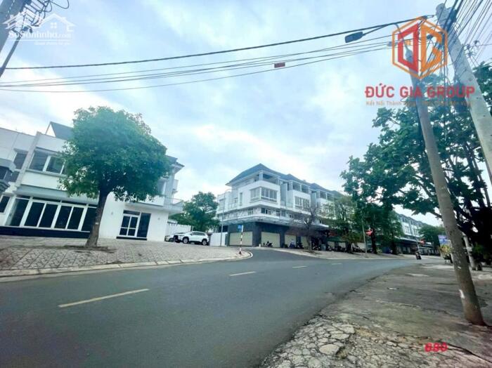 Hình ảnh Nhà bán phường Thống Nhất gần khu Văn Hoa Villas; sổ hồng 136m2 ngang 14.8m giá 8.68 tỷ 5