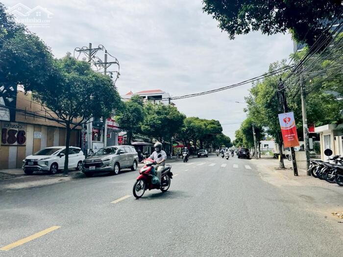 Hình ảnh Bán nhà mặt tiền đường Phan Trung đang cho thuê hơn 1.2 tỷ/năm sổ hồng 233m2 ngang 9m giá 35 tỷ 2