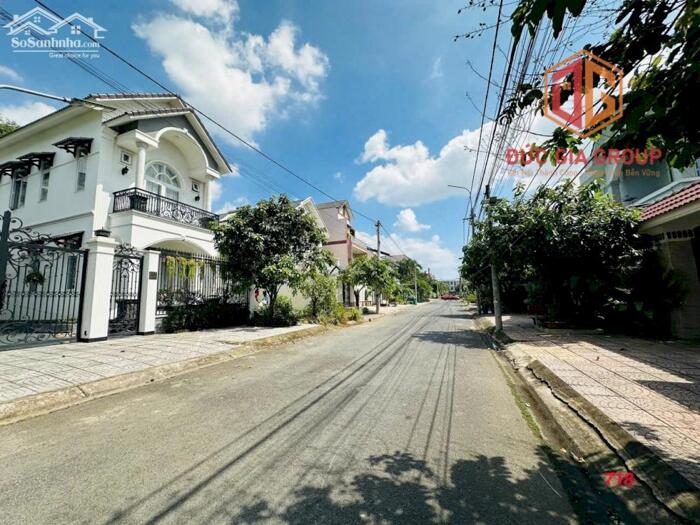 Hình ảnh Nhà bán khu dân cư Tân Phong, 1 trệt 1 lầu sổ hồng 400m2 thổ cư ngang 20m siêu hiếm giá 22 tỷ 2