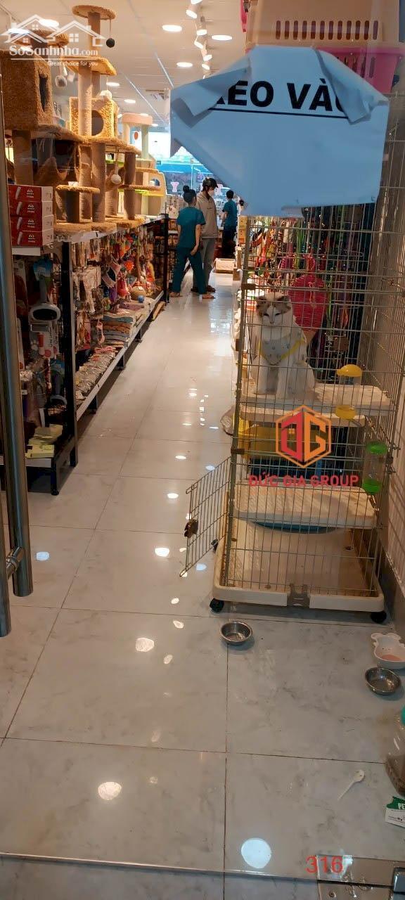 Hình ảnh Bán nhà mặt tiền đường Cách Mạng Tháng 8 sổ hoàn công 1 trệt 4 lầu 368m2 sàn đang cho thuê 25 triệu/tháng giá 14 tỷ 7