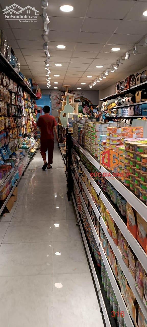 Hình ảnh Bán nhà mặt tiền đường Cách Mạng Tháng 8 sổ hoàn công 1 trệt 4 lầu 368m2 sàn đang cho thuê 25 triệu/tháng giá 14 tỷ 4