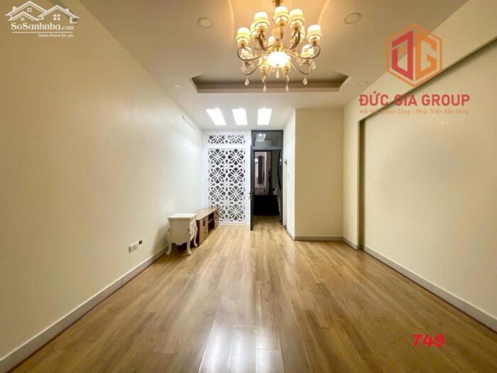 Hình ảnh Bán nhà mặt tiền đường D9 khu dân cư D2D; 1 trệt 3 lầu nội thất cao cấp; sổ hồng hoàn công 286m2 sàn giá 11.5 tỷ 3