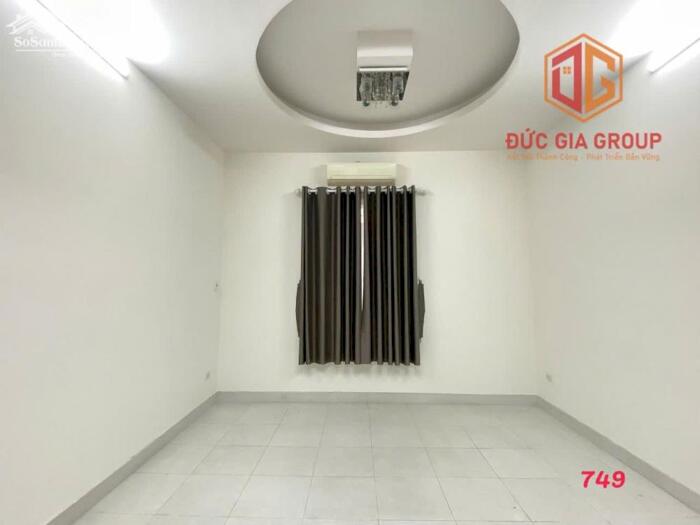 Hình ảnh Bán nhà mặt tiền đường D9 khu dân cư D2D; 1 trệt 3 lầu nội thất cao cấp; sổ hồng hoàn công 286m2 sàn giá 11.5 tỷ 12