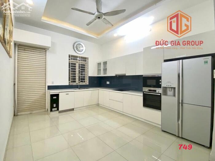 Hình ảnh Bán nhà mặt tiền đường D9 khu dân cư D2D; 1 trệt 3 lầu nội thất cao cấp; sổ hồng hoàn công 286m2 sàn giá 11.5 tỷ 8