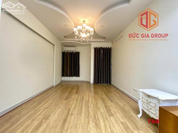 Hình ảnh Bán nhà mặt tiền đường D9 khu dân cư D2D; 1 trệt 3 lầu nội thất cao cấp; sổ hồng hoàn công 286m2 sàn giá 11.5 tỷ 1