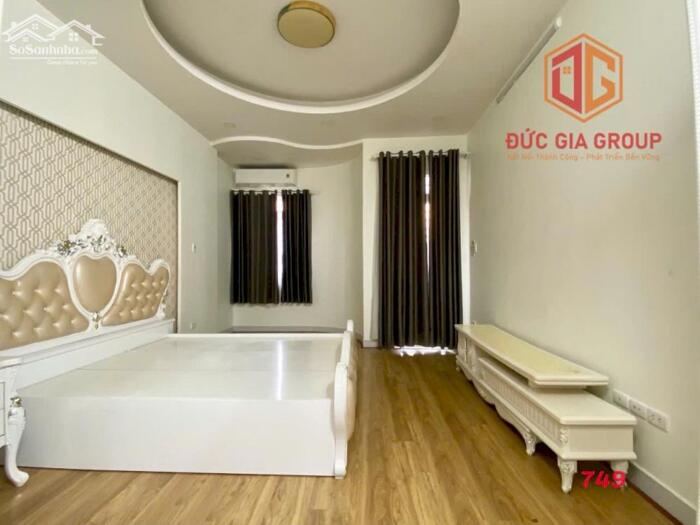 Hình ảnh Bán nhà mặt tiền đường D9 khu dân cư D2D; 1 trệt 3 lầu nội thất cao cấp; sổ hồng hoàn công 286m2 sàn giá 11.5 tỷ 9