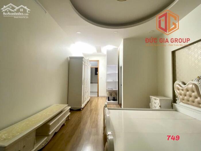 Hình ảnh Bán nhà mặt tiền đường D9 khu dân cư D2D; 1 trệt 3 lầu nội thất cao cấp; sổ hồng hoàn công 286m2 sàn giá 11.5 tỷ 2