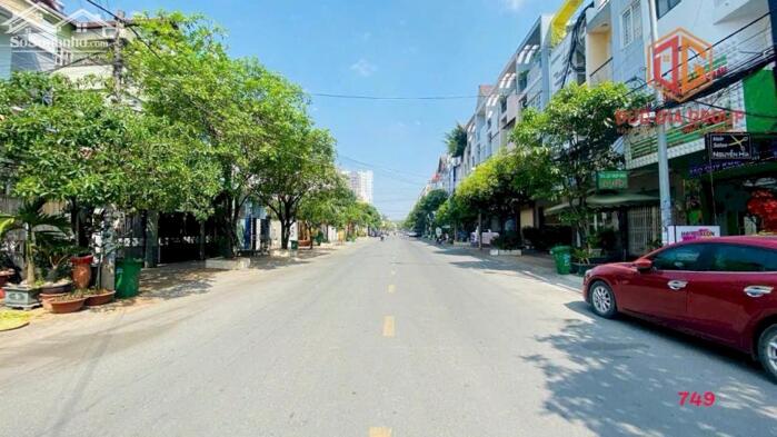 Hình ảnh Bán nhà mặt tiền đường D9 khu dân cư D2D; 1 trệt 3 lầu nội thất cao cấp; sổ hồng hoàn công 286m2 sàn giá 11.5 tỷ 13