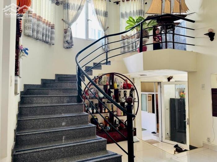 Hình ảnh Nhà bán cách đường Phạm Văn Thuận chỉ 200m gần Vincom Biên Hòa sổ hồng 262m2 giá 11 tỷ 10