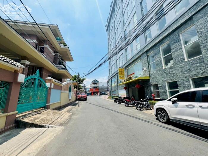 Hình ảnh Nhà bán cách đường Phạm Văn Thuận chỉ 200m gần Vincom Biên Hòa sổ hồng 262m2 giá 11 tỷ 15