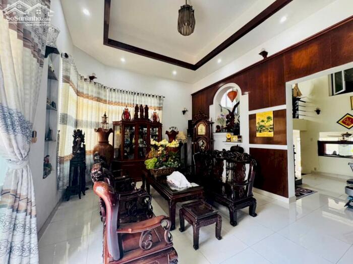 Hình ảnh Nhà bán cách đường Phạm Văn Thuận chỉ 200m gần Vincom Biên Hòa sổ hồng 262m2 giá 11 tỷ 6