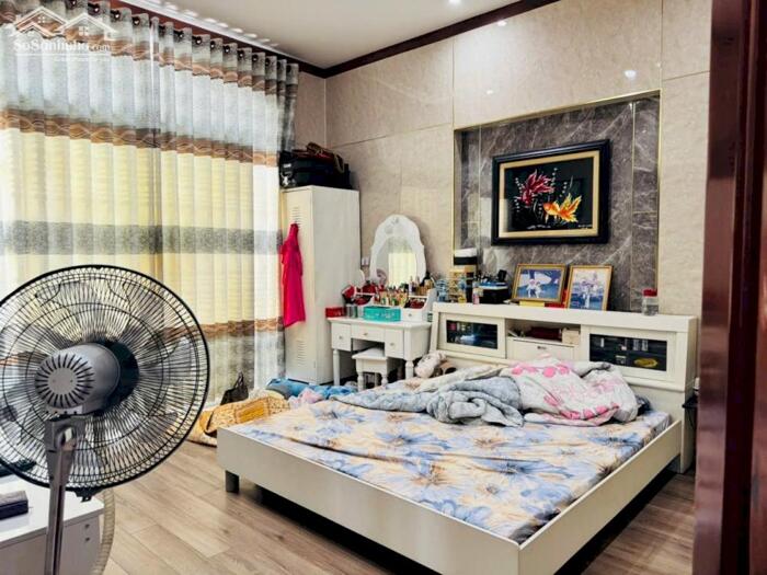 Hình ảnh Nhà bán cách đường Phạm Văn Thuận chỉ 200m gần Vincom Biên Hòa sổ hồng 262m2 giá 11 tỷ 11