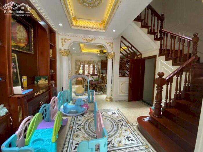 Hình ảnh Vỡ nợ tài chính cần Bán nhà 4,5 tầng tổ 5 Giang Biên, ô tô 7 chỗ vào nhà, gần chợ gần trường tiện ích đầy đủ 3