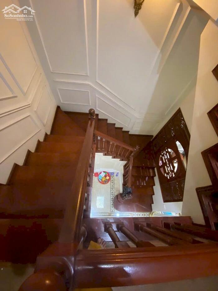 Hình ảnh Vỡ nợ tài chính cần Bán nhà 4,5 tầng tổ 5 Giang Biên, ô tô 7 chỗ vào nhà, gần chợ gần trường tiện ích đầy đủ 1