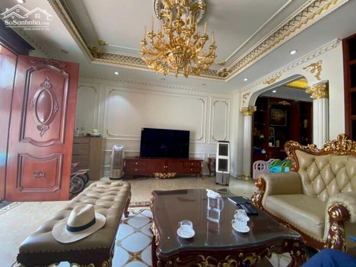 Hình ảnh Vỡ nợ tài chính cần Bán nhà 4,5 tầng tổ 5 Giang Biên, ô tô 7 chỗ vào nhà, gần chợ gần trường tiện ích đầy đủ 0