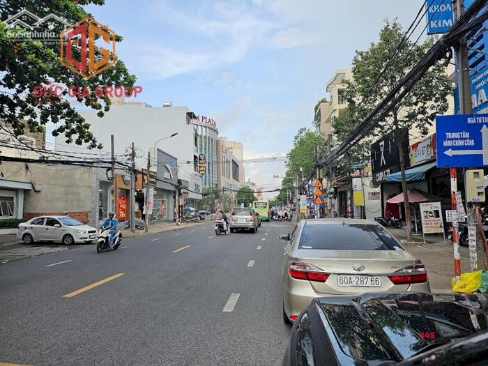 Hình ảnh Cho thuê nhà ngang 20m mặt tiền đường Phạm Văn Thuận vị trí đắc địa ngay ngã tư Vincom; 1500m2 sàn giá 250 triệu 3