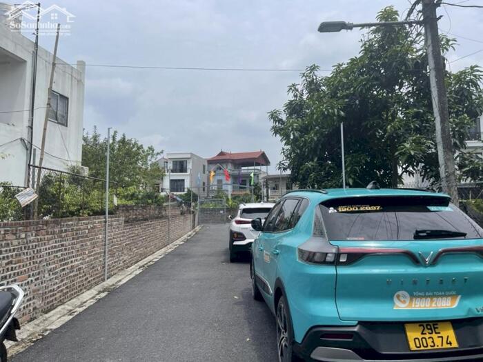 Hình ảnh Bạn đang tìm lô đất rộng giá rẻ làm kho xưởng,đây là lựa chọn - 247m2 lô góc thôn 4 Đông Dư, vỉa hè rộng, đường thông ô tô tránh 2