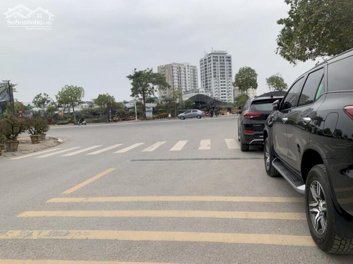 Hình ảnh Bán nhà mặt phố Cổ Linh đoạn phố Trạm, Aeonmall kinh doanh, làm trụ sở công ty quá đẹp 1