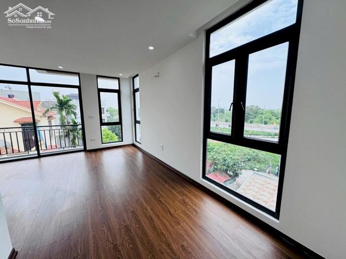 Hình ảnh Chỉ 12,2 tỷ nhà LÔ GÓC 5 tầng 1 tum, thang máy, ngõ 355 Bát Khối, làng Nhà, cách Aeonmall chỉ 1km 1