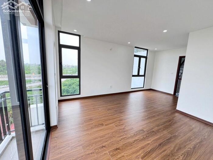 Hình ảnh Chỉ 12,2 tỷ nhà LÔ GÓC 5 tầng 1 tum, thang máy, ngõ 355 Bát Khối, làng Nhà, cách Aeonmall chỉ 1km 0