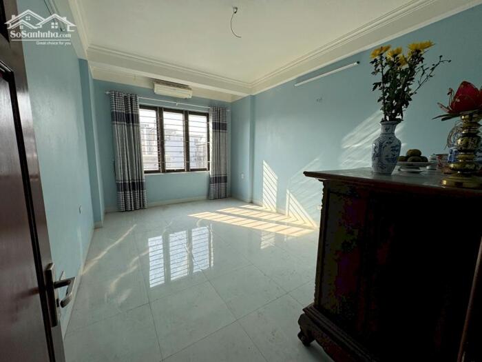 Hình ảnh Bán nhà 94m2 ngõ 36 Cổ Linh, oto tránh, vị trí có thể đặt trụ sở văn phòng hoặc kinh doanh 0