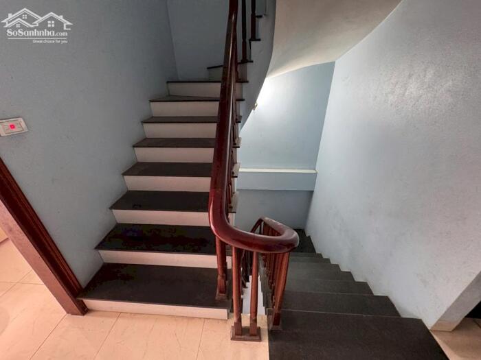 Hình ảnh Bán nhà 94m2 ngõ 36 Cổ Linh, oto tránh, vị trí có thể đặt trụ sở văn phòng hoặc kinh doanh 3