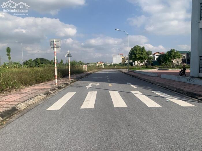 Hình ảnh Bán lô góc TT8 khu đấu giá Cự Khối mới trước đường sau đường vị trí đẹp, ngay gần hồ Bộ Đội 30ha 0