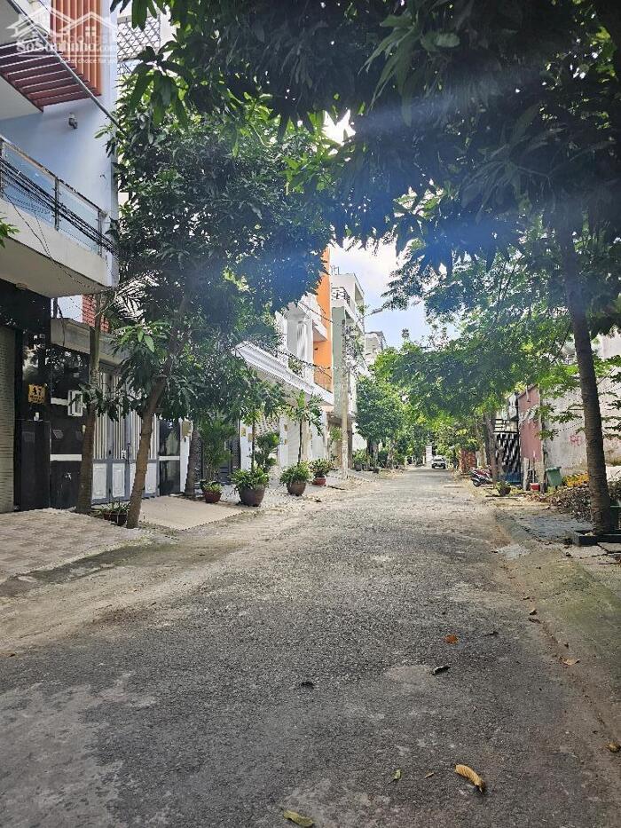 Hình ảnh Nhà phố 92.5m2 - giá 13.6 tỷ - đang thu nhập mỗi tháng - đường D1, Q7 1