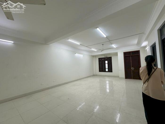 Hình ảnh Cho thuê văn phòng tại Vạn Phúc - Hà Đông, DT 100m2 giá rẻ, ô tô đỗ cửa 2