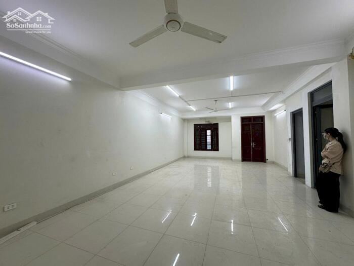 Hình ảnh Cho thuê văn phòng tại Vạn Phúc - Hà Đông, DT 100m2 giá rẻ, ô tô đỗ cửa 1