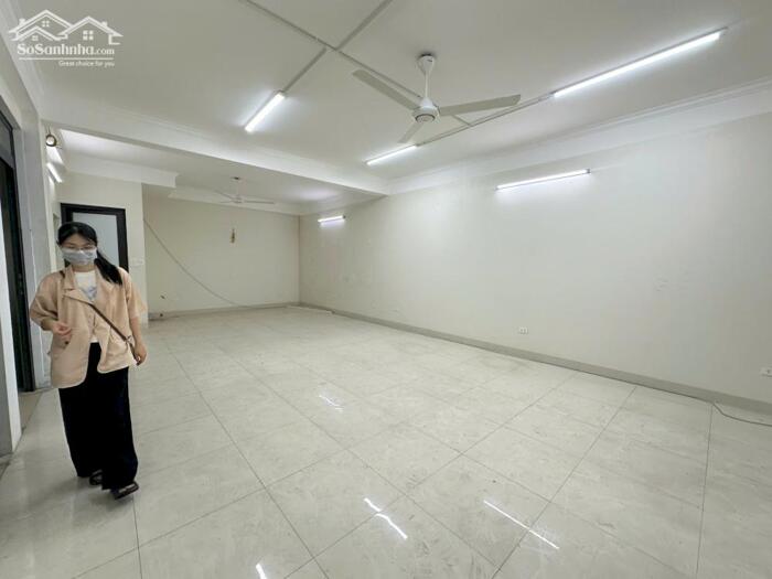 Hình ảnh Cho thuê văn phòng tại Vạn Phúc - Hà Đông, DT 100m2 giá rẻ, ô tô đỗ cửa 3