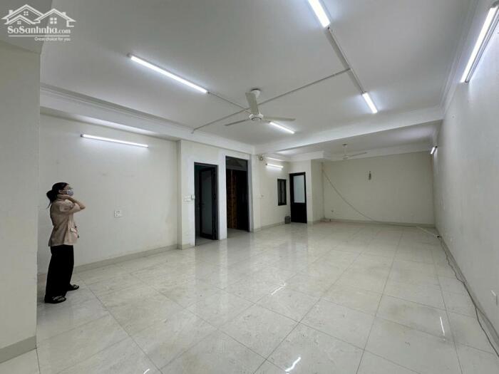 Hình ảnh Cho thuê văn phòng tại Vạn Phúc - Hà Đông, DT 100m2 giá rẻ, ô tô đỗ cửa 4