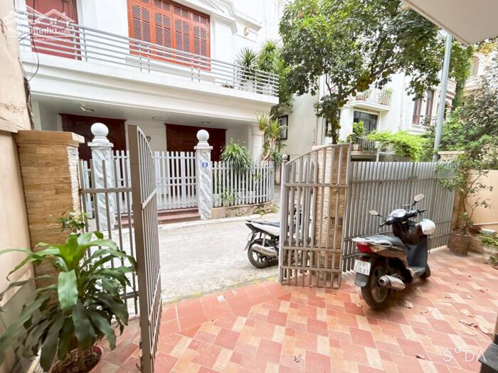 Hình ảnh SIÊU VIP- Ôtô tránh, dân trí cao Đường Cầu Giấy 133m/ 4 Tầng/ MT 7.2m 42.5 Tỷ, Mới đẹp ở ngay - LH 0987881444 1