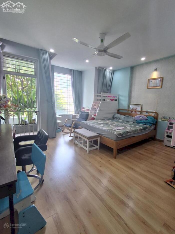 Hình ảnh Mặt tiền 90m2 - giá 14.2 tỷ - ngay chợ Phú Thuận - Cao Thị Chính, Q7 6