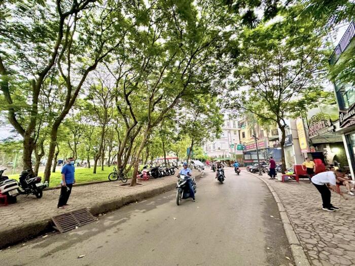 Hình ảnh Bán Nhà Mặt Phố Quận Đống Đa 90m2-5T Vỉa Hè 5m VIEW Hồ 2 THOÁNG 25 Tỷ Hồ Ba Mẫu. 0