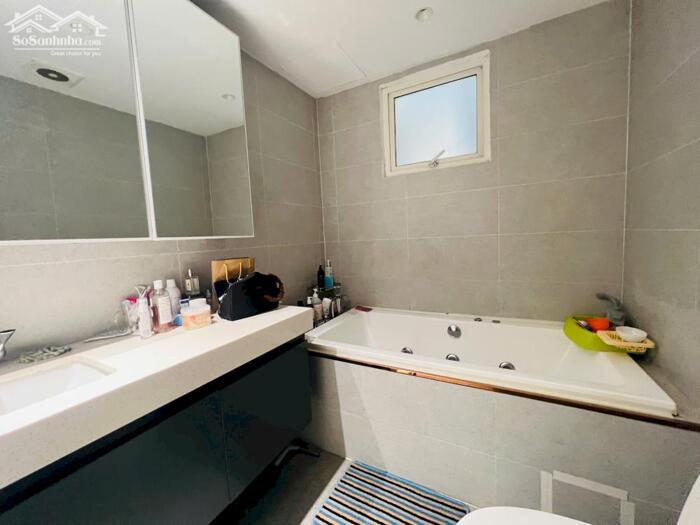 Hình ảnh Căn hộ tầng cao view hồ sửa đẹp cần bán tại tòa L1 Ciputra 0