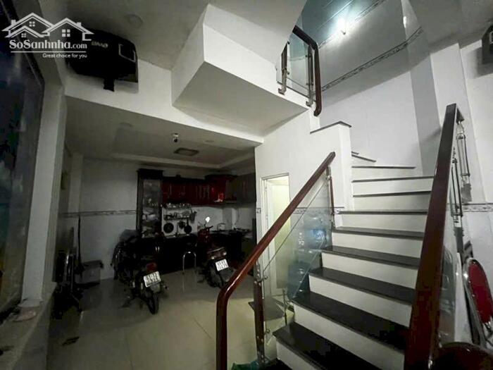 Hình ảnh Bán nhà riêng gần Vạn Phúc City, QL 13, 41m2 hẻm xe hơi, giá 4,6 tỷ 1