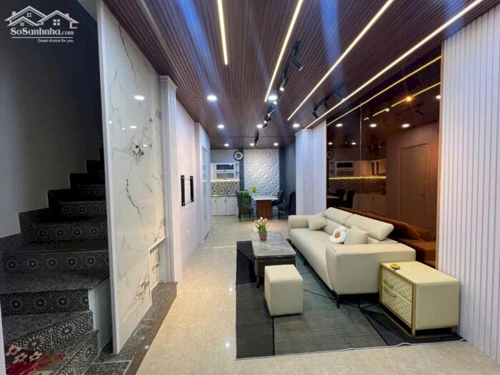 Hình ảnh Cho thuê nhà 2,5 tầng có sân kiệt oto Đống Đa, Hải Châu 0