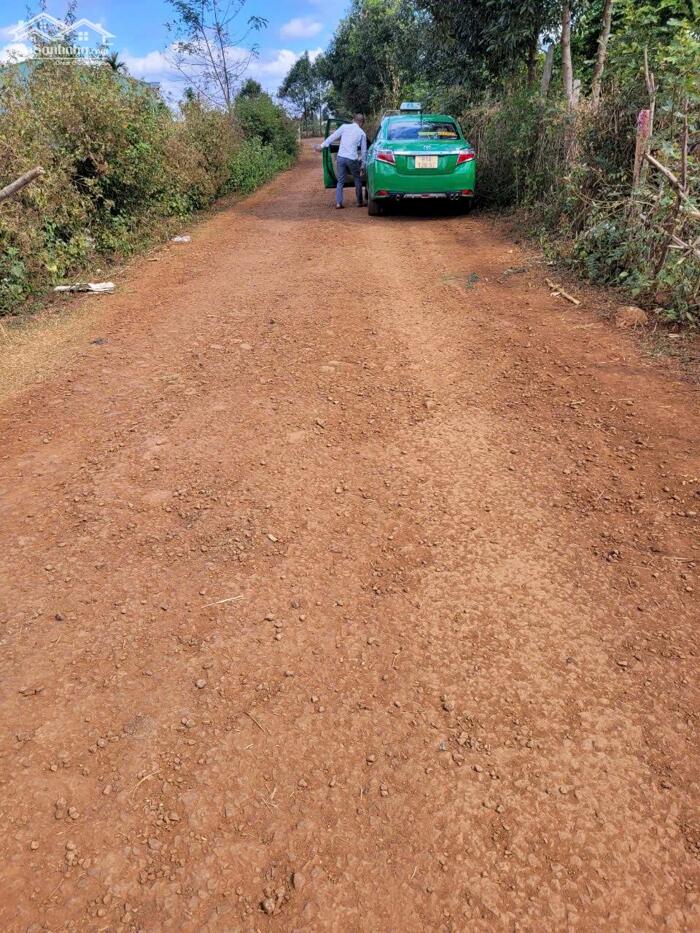 Hình ảnh Chư Sê- Bờ Ngoong- Gia Lai dt hơn 500m2 full hồng lên thổ cư ngay được đường 2 oto né nhau kdc đông gần kdl quy hoạch 38ha đất đỏ 1