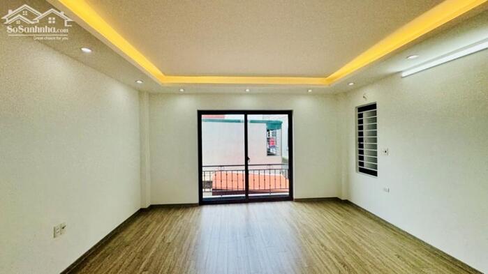 Hình ảnh Bán Ngay Nhà Việt Hưng Long Biên 5T, 42m2, giá 6,85 tỷ 1