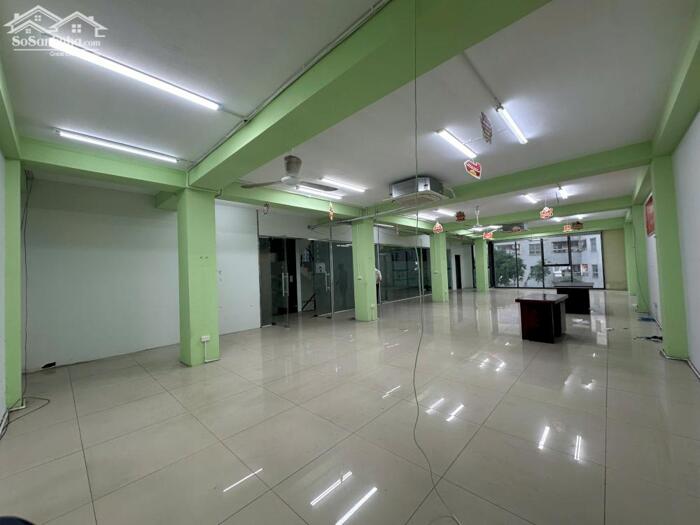 Hình ảnh Cho thuê sàn văn phòng tại Yên Xá Thanh Trì - DT 200m2 giá siêu rẻ, ô tô xe máy đỗ cửa 3