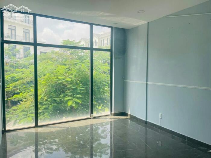 Hình ảnh Cho thuê mặt bằng kinh doanh 126m2 hướng Đông Nam, gần công viên vị trí đông đúc-O903257578 ZALO 4