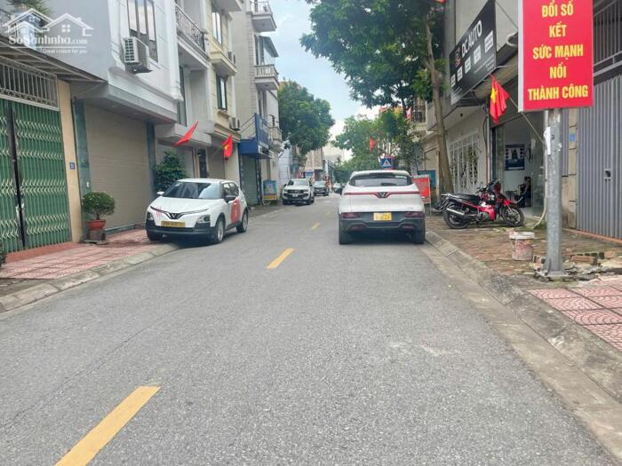 Hình ảnh Có thể xây tòa văn phòng cực chất ,lô đất 94m đất mặt phố Nguyễn Văn Hưởng, sau nhà là hồ siêu mát mẻ, làm trụ sở, kinh doanh tốt 4