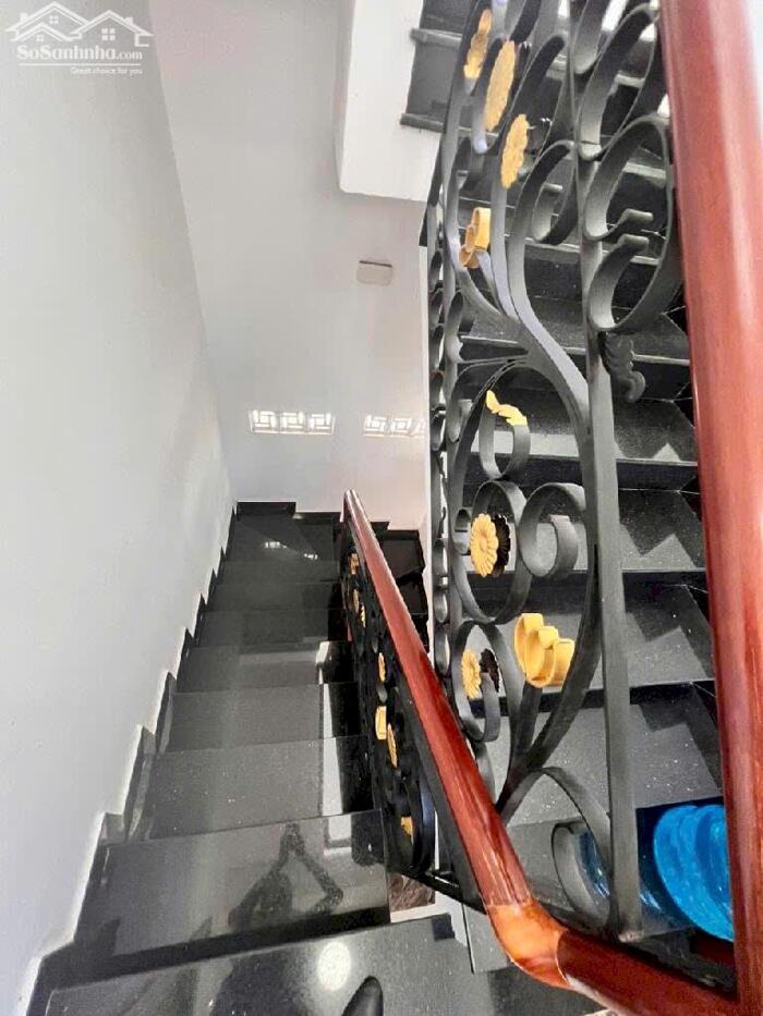 Hình ảnh Nhà CMT8, Quận 3 – 48m², 6 phòng ngủ + sân thượng – Giá 7.7 tỷ 3