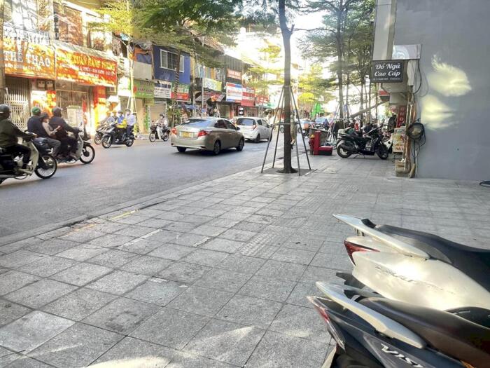 Hình ảnh Bán Nhà Mặt Phố Quận Đống Đa 60m2-3T SỔ A4 Tặng Nhà 1 CHỦ 24 Tỷ Khâm Thiên. 0