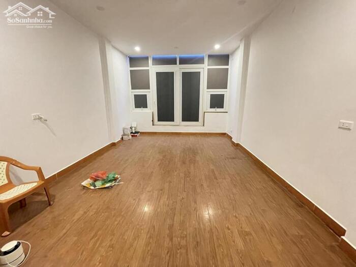 Hình ảnh Bán Nhà Mặt Phố Quận Đống Đa 60m2-3T SỔ A4 Tặng Nhà 1 CHỦ 24 Tỷ Khâm Thiên. 1