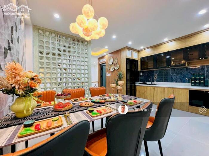 Hình ảnh Gần Bến Xe Miền Đông ! Sát Mặt Tiền Hẻm Xe Hơi Đường Nguyễn Xí, Bán Nhà 3 Lầu Đúc, 5 PHÒNG WC RIÊNG 3