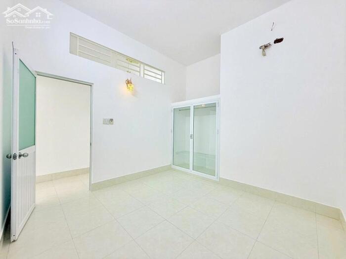 Hình ảnh Bán nhà cấp 4 rộng 80m2 chiều ngang lớn 5m ngang bến xe 3